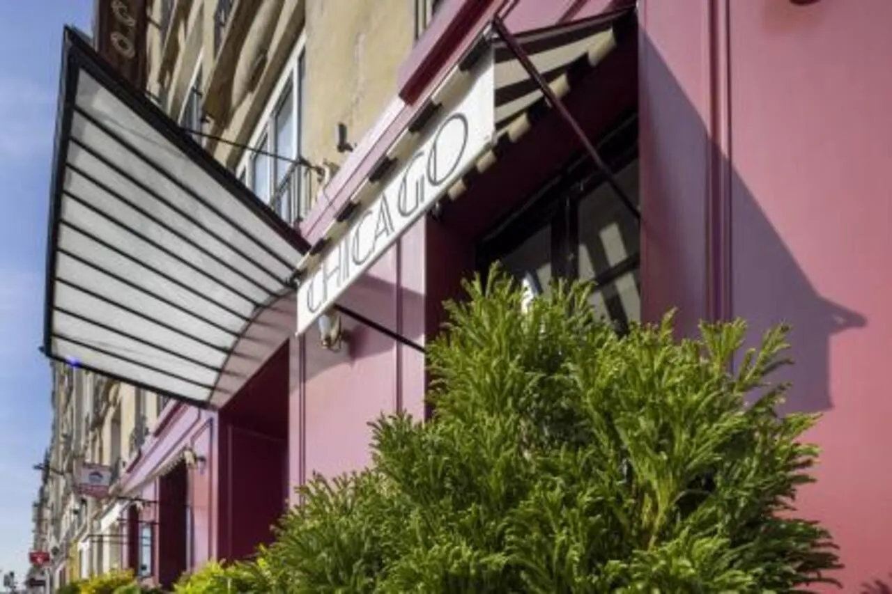 פריז Grand Hotel Chicago 4*,